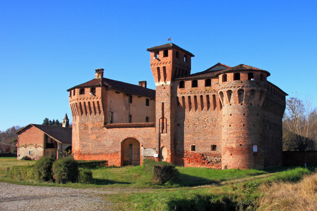 Castello di Barengo (Sec. XIV), Italy